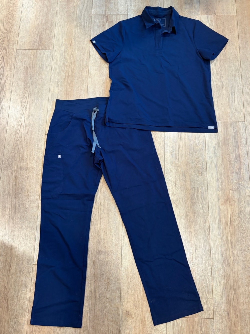 FIGS Technical Collection Navy Scrub Set Polo Top Cargo Pants Size Medium M
